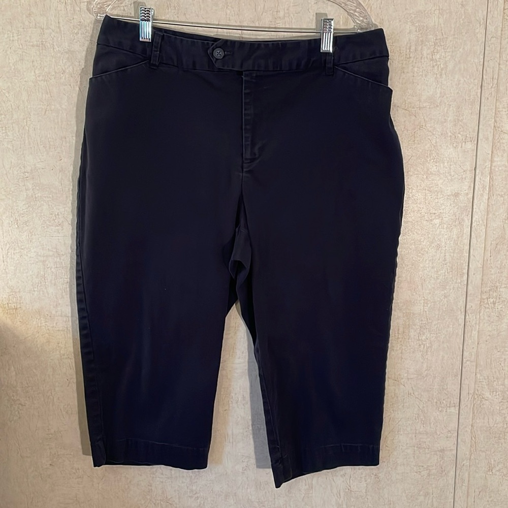 St. John’s bay blue high rise stretch capris size 16. Cotton